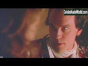 Valerie Gogan in Dangerous Liaisons (1988) 12