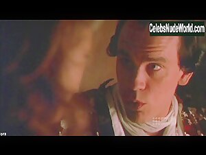 Valerie Gogan in Dangerous Liaisons (1988) 13