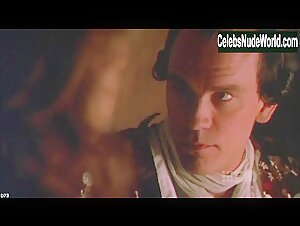 Valerie Gogan in Dangerous Liaisons (1988) 16