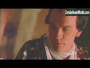 Valerie Gogan in Dangerous Liaisons (1988) 17