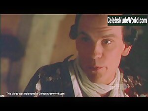 Valerie Gogan in Dangerous Liaisons (1988) 20