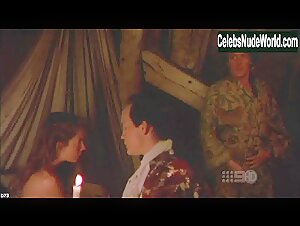 Valerie Gogan in Dangerous Liaisons (1988) 8