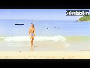 Vanessa Gravina in Les gens en maillot de bain ne sont pas (forcement) superficiels (2001) 2