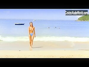 Vanessa Gravina in Les gens en maillot de bain ne sont pas (forcement) superficiels (2001) 3