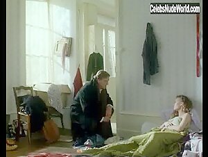 Vanessa Paradis Flasing , boobs in Noce blanche (1989) 16