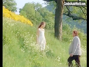 Vanessa Paradis Outdoor , Sexy Dress in Noce blanche (1989) 8