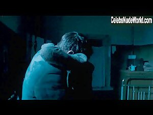 Vera Farmiga in In Tranzit (2008) 3