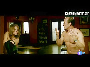 Veronica Echegui in El menor de los males (2007) 20