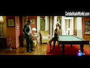 Veronica Echegui in El menor de los males (2007) 3