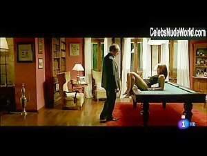 Veronica Echegui in El menor de los males (2007) 8
