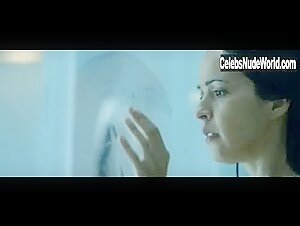 Veronica Sanchez in El embarcadero (series) (2019) 5