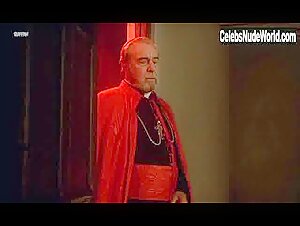 Victoria Abril in Padre nuestro (1985) 7