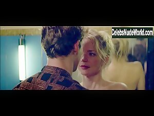 Virginie Efira in Sibyl (2019) 1