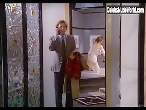Vittoria Belvedere Bathtub , Butt in Graffiante desiderio (1993) 18