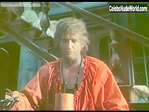 Vittoria Belvedere boobs , Brunette in Zoloto (1992) 17