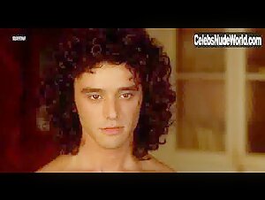 Vittoria Puccini in Tutto l'amore che c'e (2000) 1