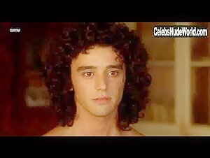 Vittoria Puccini in Tutto l'amore che c'e (2000) 2