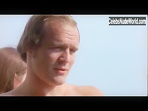 Vivi Rau in Hopla pa sengekanten (1976) 1