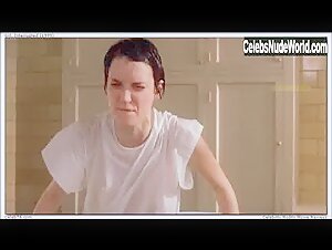 Winona Ryder in Girl, Interrupted (1999) 15