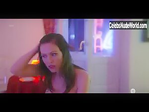 Yuliya Mayarchuk Brunette , Explicit in La porta rossa (series) (2017) 4