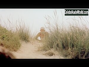 Yuliya Mayarchuk Hairy Pussy , Beach in Trasgredire (2000) 20