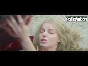 Yvonne Catterfeld in La belle et la bete (2014) 6