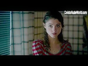 Natalia Dyer Underwear scene in Stranger Things 1