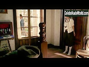 Salma Hayek Kissing , boobs scene in Frida 16
