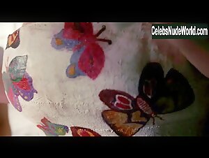 Salma Hayek Kissing , boobs scene in Frida 17