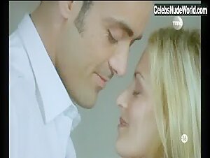 Maeva in Une inaccessible seductrice (2004) 5