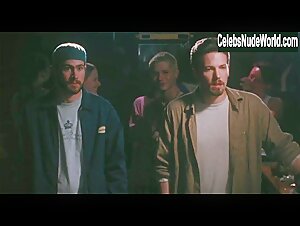Joey Lauren Adams in Chasing Amy (1997) 5
