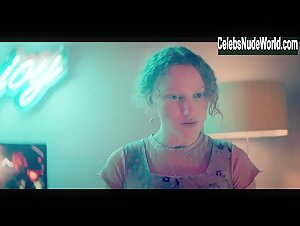 Simona Brown, Tallulah Haddon in Kiss Me First (2018) s01e01 12