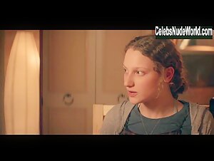 Simona Brown, Tallulah Haddon in Kiss Me First (2018) s01e02 5