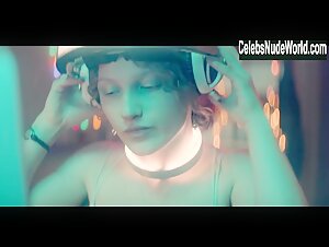 Tallulah Haddon in Kiss Me First (2018) s01e01 7