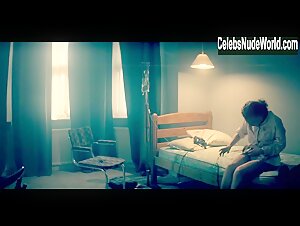 Tallulah Haddon in Kiss Me First (2018) s01e06 14