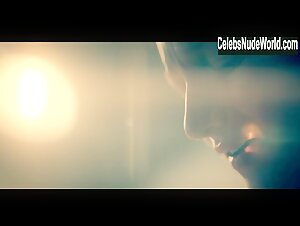 Tallulah Haddon in Kiss Me First (2018) s01e06 16