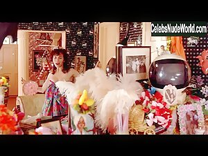 Angela Lanza in The Perez Family (1995) 11