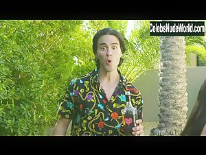 Dana Wolf in Die Influencers Die (2020) 19