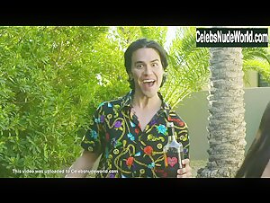 Dana Wolf in Die Influencers Die (2020) 20