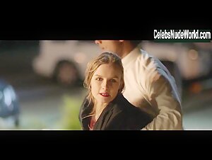 Olivia DeJonge in Undertow (2020) 6