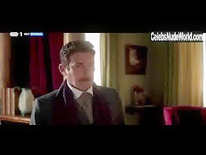 Julia Palha bed , hot scene in Ordem Moral 11