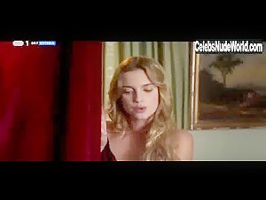 Julia Palha bed , hot scene in Ordem Moral 13