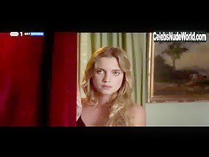 Julia Palha bed , hot scene in Ordem Moral 15