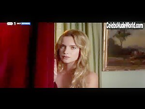 Julia Palha bed , hot scene in Ordem Moral 16