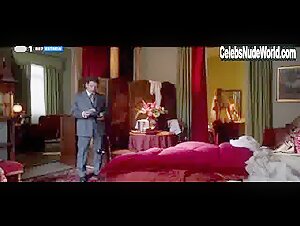 Julia Palha bed , hot scene in Ordem Moral 18