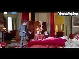 Julia Palha bed , hot scene in Ordem Moral 20