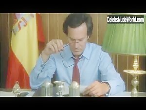 nude scenes from La mujer del juez (1984) 10