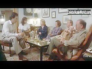 nude scenes from La mujer del juez (1984) 7
