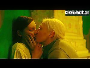 Beanpole (2019) - Best Scenes compilation 15