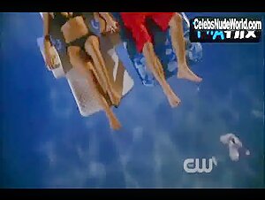 Jessica Lucas sexy in Melrose Place 1